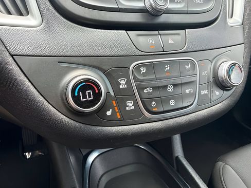 Used 2025 Chevrolet Malibu LT FWD image 18