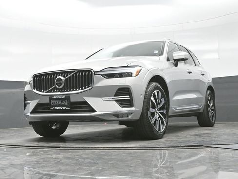 Used 2023 Volvo XC60 B5 Plus image 23