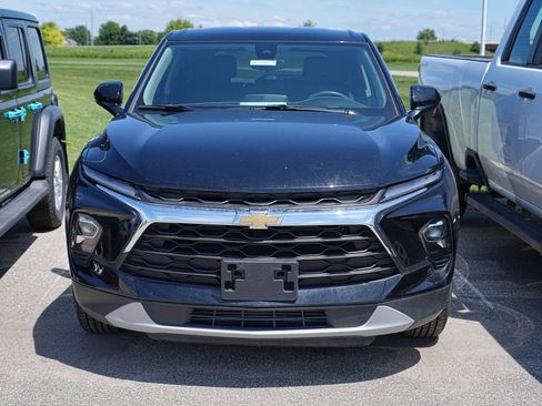 Used 2025 Chevrolet Blazer LT AWD/4WD image 2