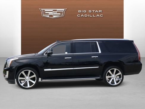 Used 2020 Cadillac Escalade ESV Premium Luxury RWD image 2