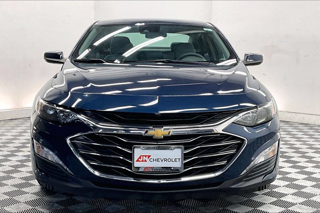 Used 2021 Chevrolet Malibu LT FWD image 2
