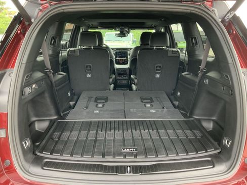 Used 2024 Jeep Grand Cherokee L Altitude AWD/4WD image 12
