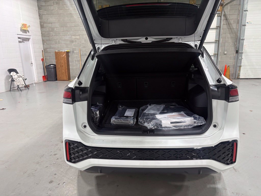 New 2026 Volkswagen Tiguan SE R-Line AWD/4WD image 14