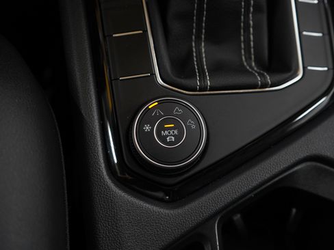 Used 2022 Volkswagen Taos SEL image 26