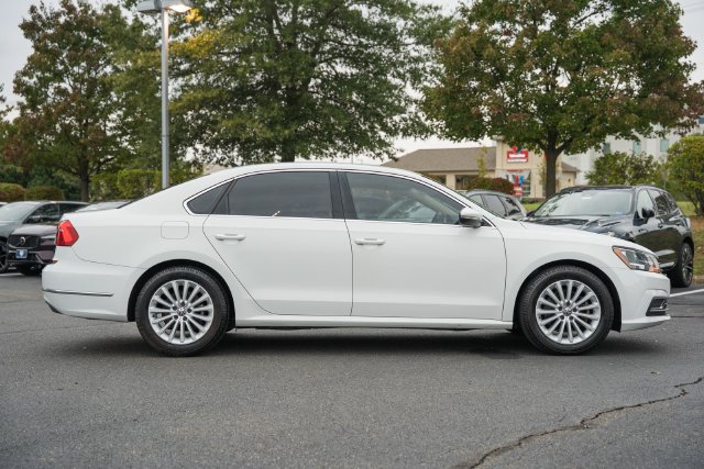 Used 2016 Volkswagen Passat 1.8T SE FWD image 4
