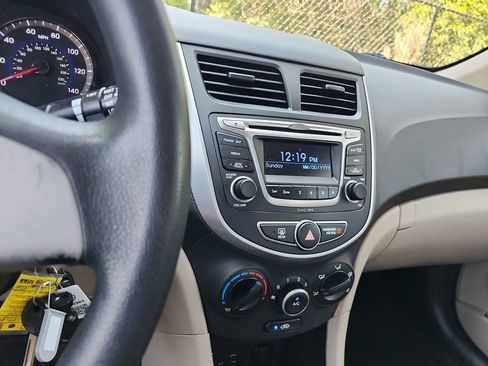 Used 2016 Hyundai Accent SE FWD image 11