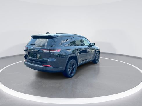 Used 2023 Jeep Grand Cherokee L Laredo RWD image 9
