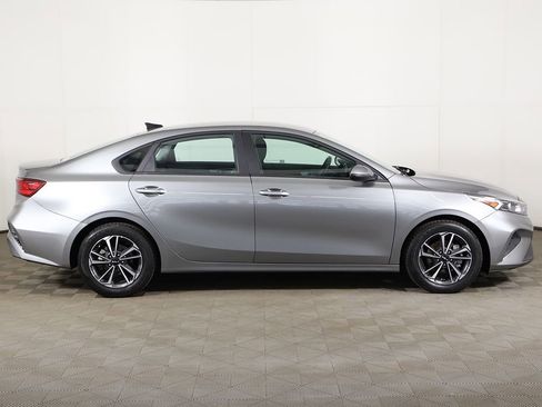 Used 2024 Kia Forte LXS w/ LXS Technology Package FWD image 17