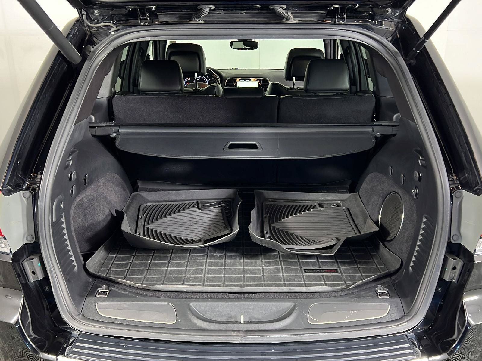 Used 2020 Jeep Grand Cherokee Overland AWD/4WD image 23