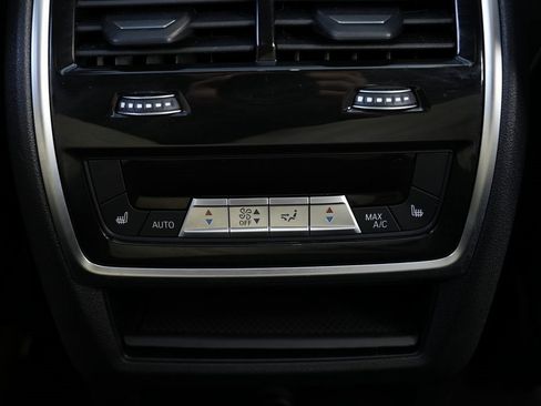 Used 2022 BMW X6 xDrive40i w/ M Sport Package image 42