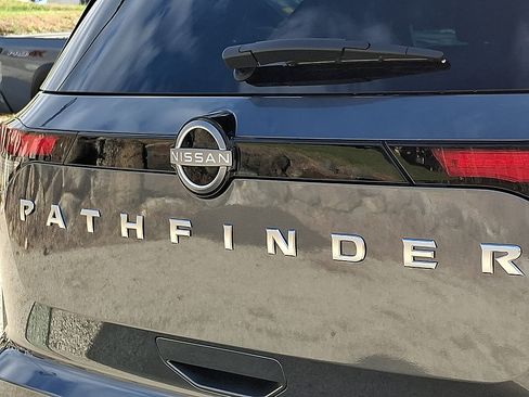Certified 2025 Nissan Pathfinder SV w/ SV Premium Package AWD/4WD image 12
