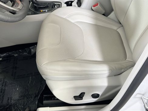 Used 2022 Jeep Cherokee Latitude Lux image 18