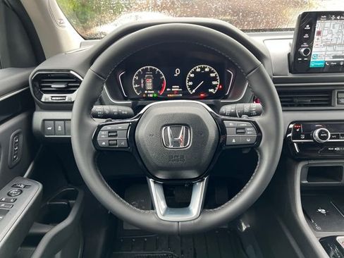 New 2025 Honda Pilot Touring image 18
