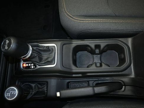 Used 2025 Jeep Wrangler Unlimited Sport AWD/4WD image 18