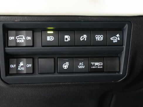 Used 2025 Toyota Sequoia Capstone AWD/4WD image 28