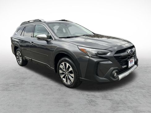 Used 2023 Subaru Outback Touring image 3