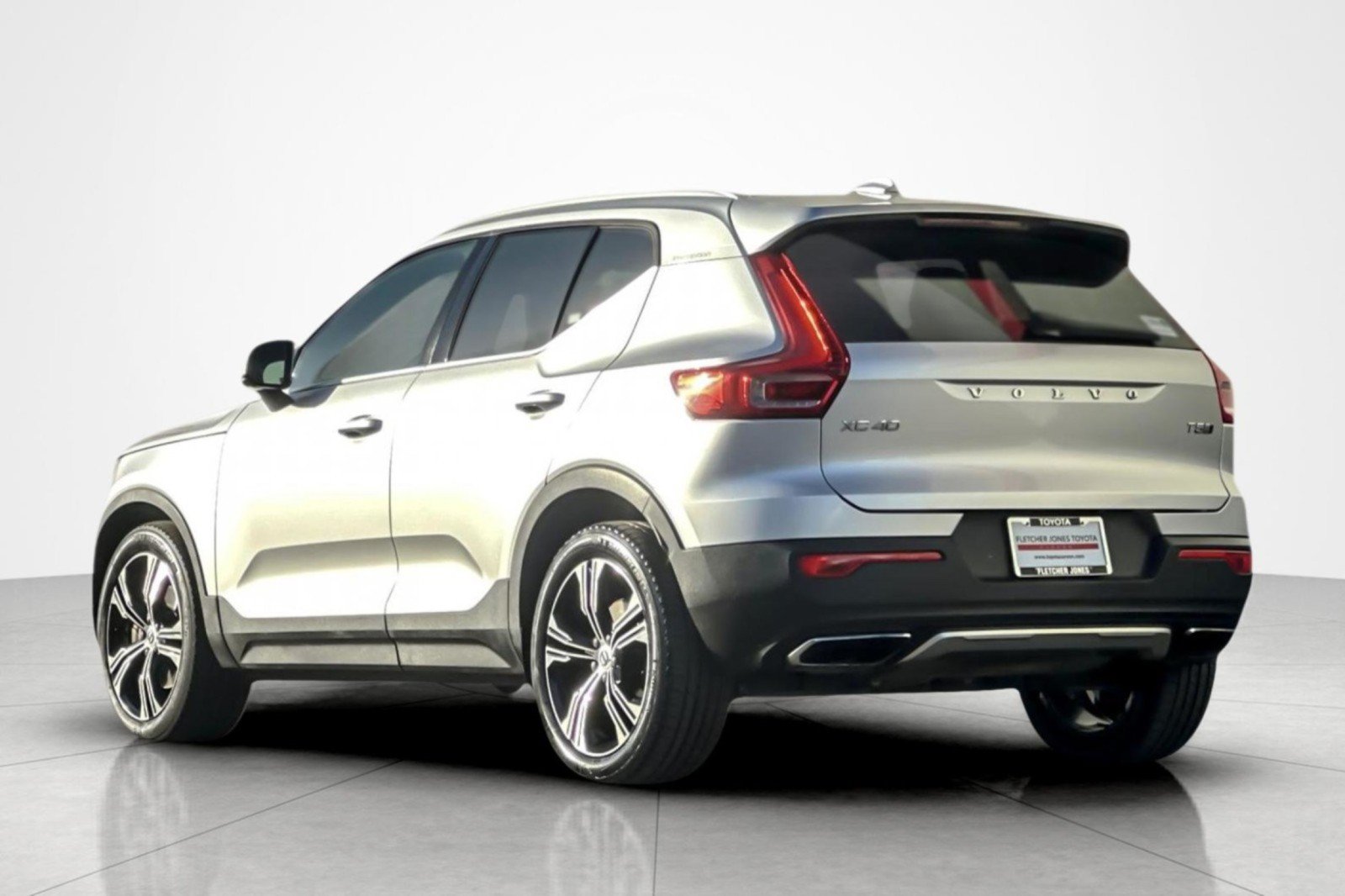 Used 2019 Volvo XC40 T5 Inscription AWD/4WD image 3