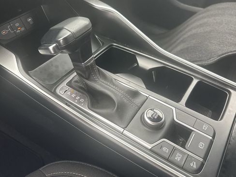 Used 2025 Kia Sorento LX image 19