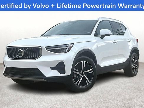 Certified 2025 Volvo XC40 B5 Core image 14