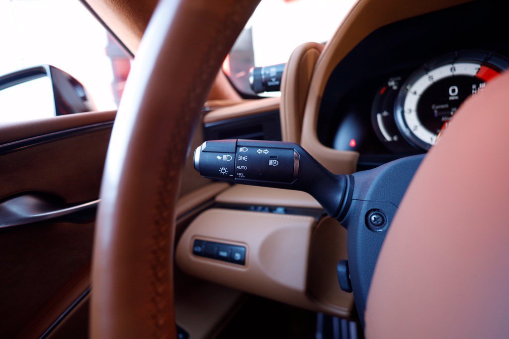 Used 2022 Lexus LC 500 Coupe w/ Touring Package RWD image 33