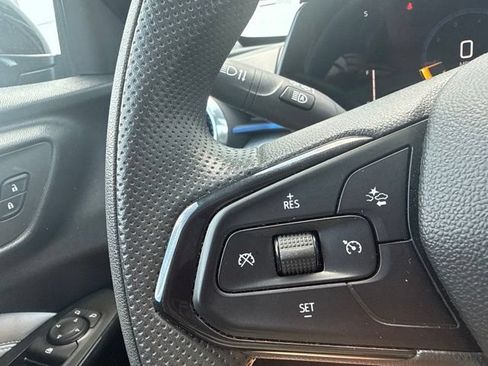 Used 2025 Chevrolet Trax LT FWD image 13
