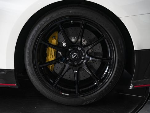 Used 2024 Nissan GT-R NISMO w/ Floor Mat Package AWD/4WD image 32