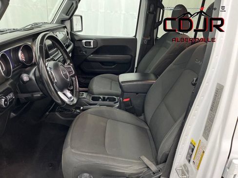 Used 2020 Jeep Wrangler Unlimited Sahara AWD/4WD image 28