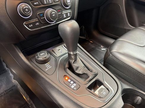 Used 2019 Jeep Cherokee Latitude Plus image 18