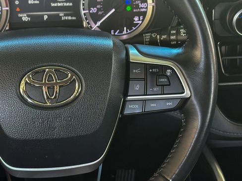 Used 2023 Toyota Highlander LE AWD/4WD image 34
