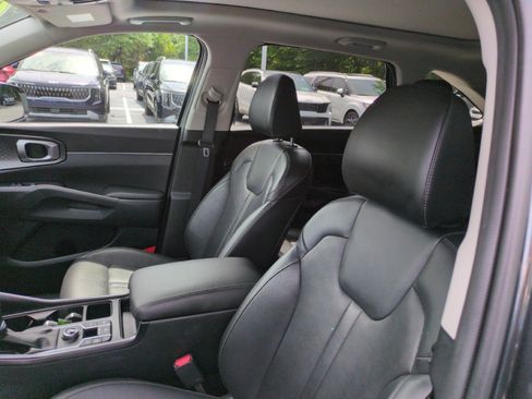 Certified 2025 Kia Sorento EX w/ Panoramic Sunroof Package FWD image 15