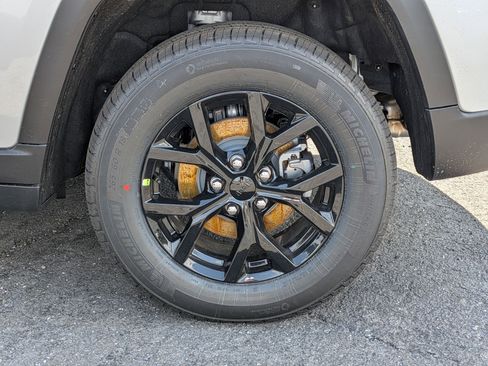 New 2026 Jeep Grand Cherokee 4WD image 9