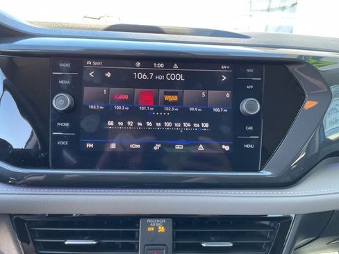 Used 2022 Volkswagen Taos SEL image 16