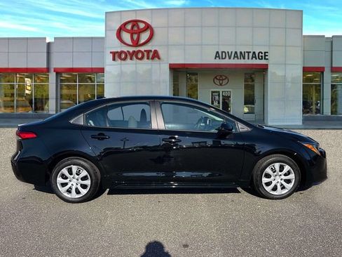 Used 2026 Toyota Corolla LE FWD image 5