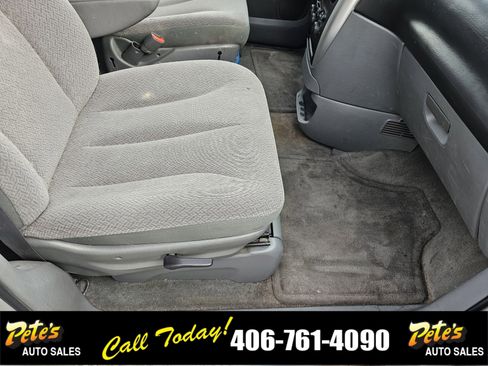 Used 2007 Chrysler Town & Country Touring image 16