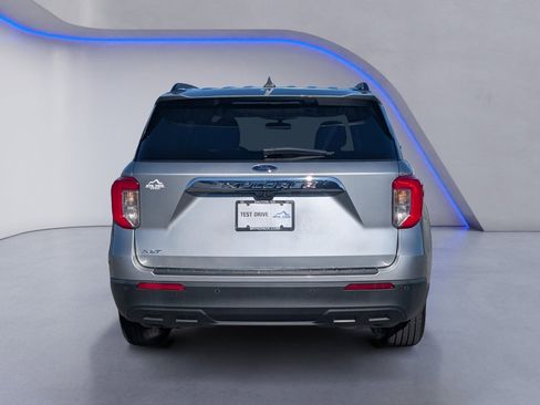Used 2023 Ford Explorer XLT image 7