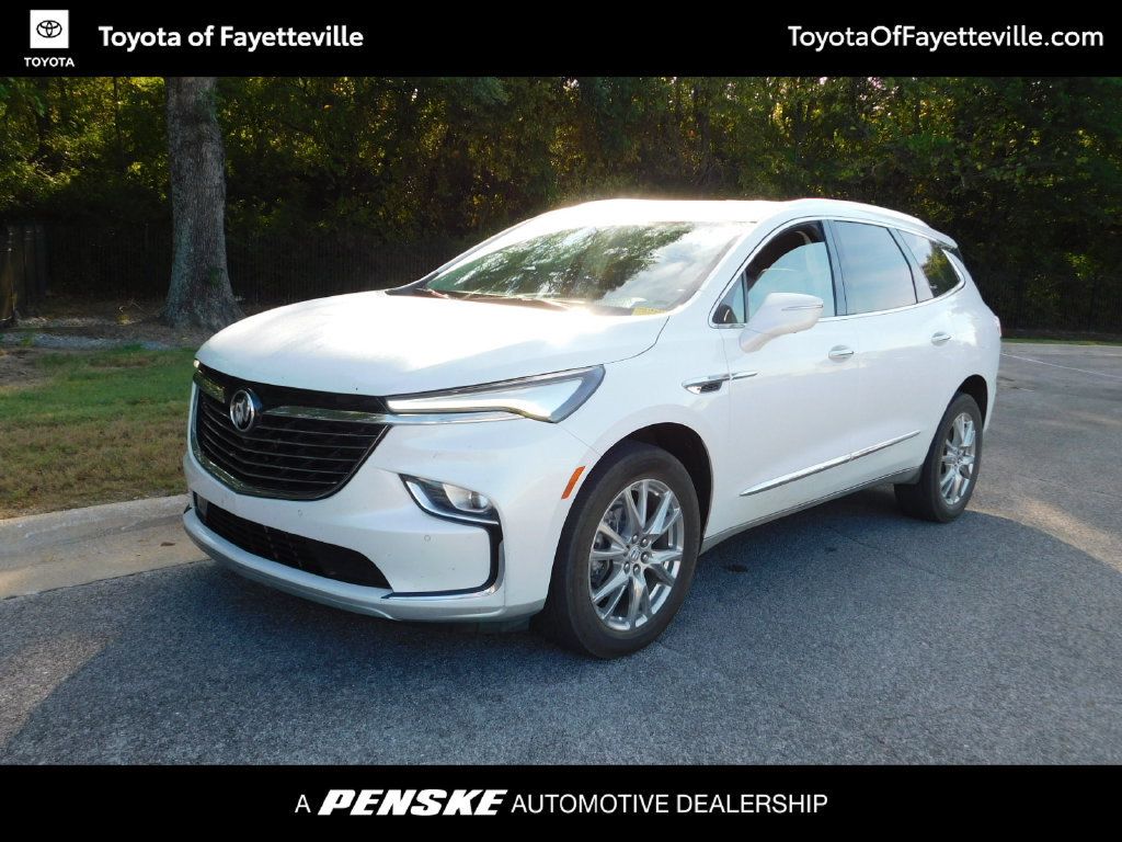Used 2023 Buick Enclave Essence w/ Experience Buick Package FWD image 1