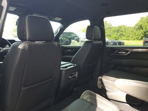 Used 2025 GMC Yukon XL Elevation RWD image 9