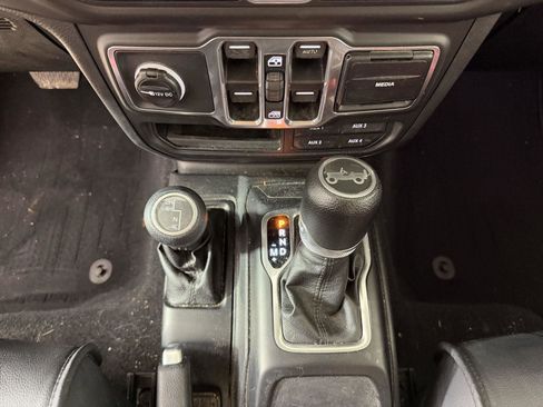 Used 2018 Jeep Wrangler Unlimited Sport S AWD/4WD image 22