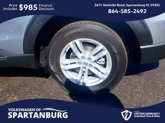 Used 2024 Ford Explorer XLT video 3