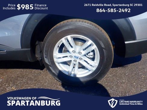 Used 2024 Ford Explorer XLT image 3