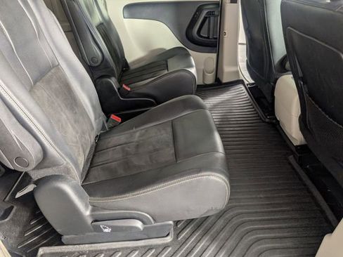 Used 2019 Dodge Grand Caravan SXT FWD image 24
