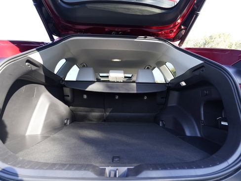 Used 2022 Toyota RAV4 XLE Premium image 38