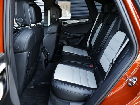 Used 2024 Porsche Macan GTS image 25