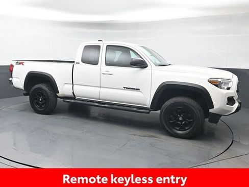 Used 2023 Toyota Tacoma SR5 AWD/4WD image 9