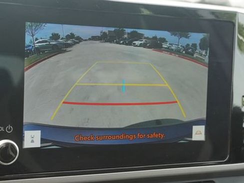 Used 2025 Toyota Camry SE image 23