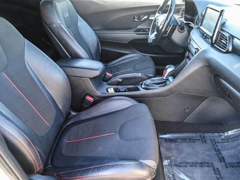 Used 2019 Hyundai Veloster 2.0 Premium image 17