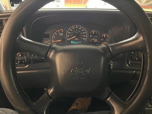 Used 2002 Chevrolet Silverado 2500 LS w/ Electrical Convenience Pkg image 11