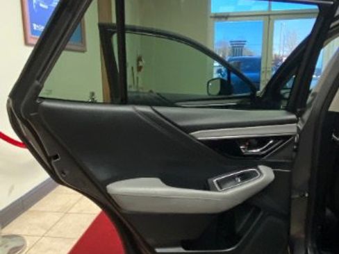 Used 2022 Subaru Outback Limited image 15