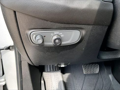Used 2019 Chevrolet Equinox LT w/ LPO, Cargo Package FWD image 31