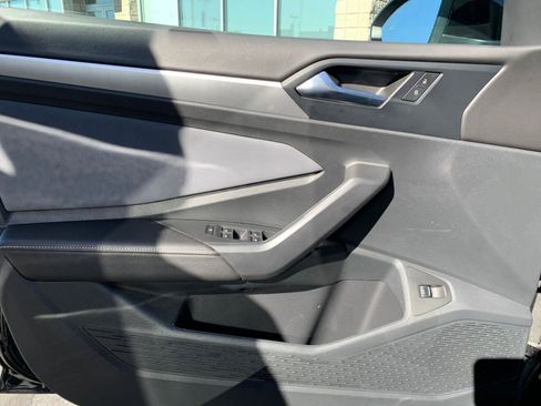 Used 2025 Volkswagen Jetta SE image 20